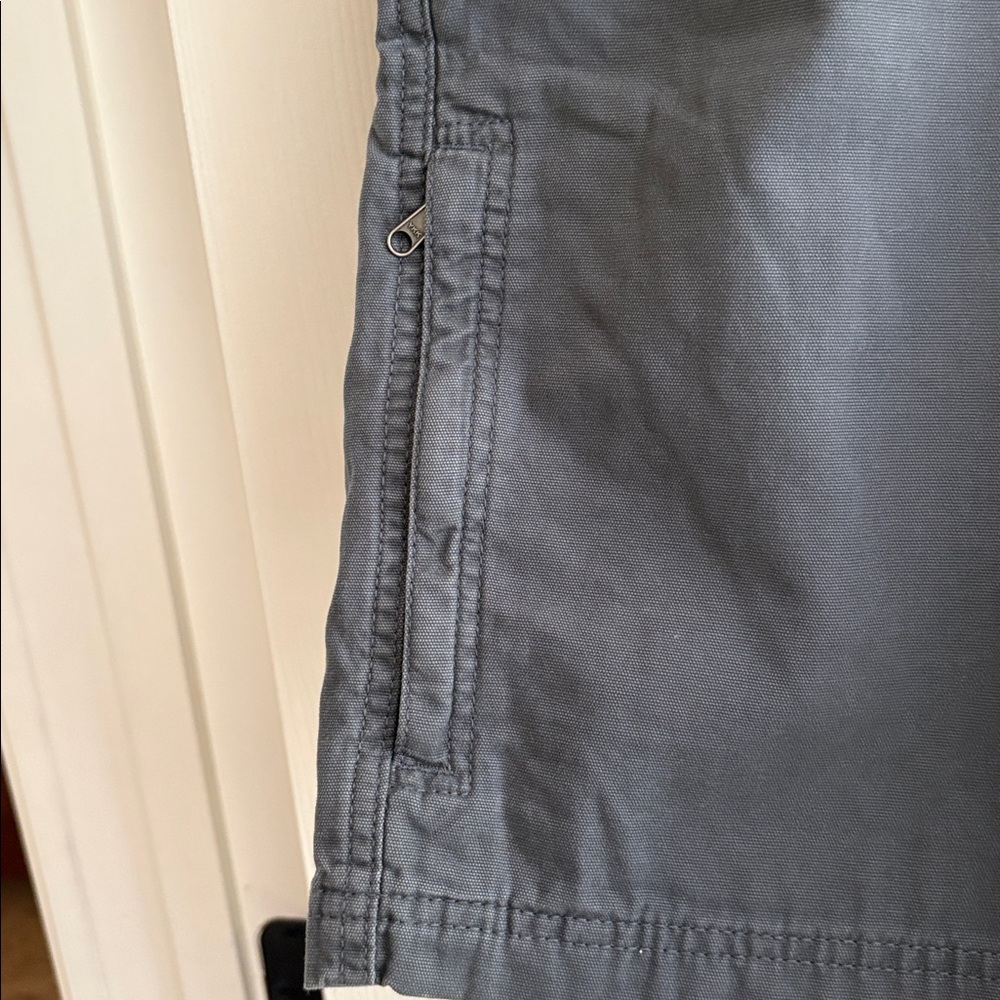 Columbia Men’s short. Gray. Size 38 - Picture 7 of 8